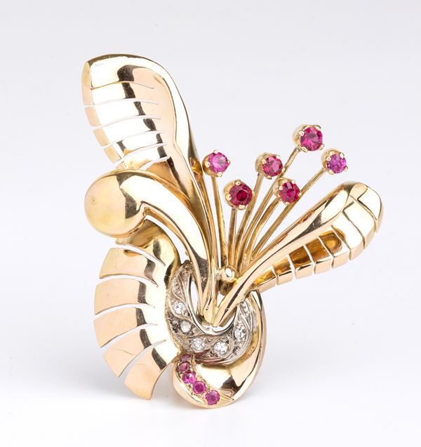 Art Deco gold brooch with rubies and diamonds - 1940s...