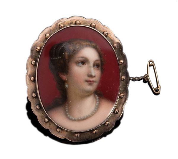 Spilla vittoriana inglese con miniatura - XIX secolo...  - Asta Gioielli, argenti, orologi, avori e cabinet de curiosités - Bertolami Fine Art - Casa d'Aste