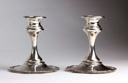 Coppia di candelieri Inglesi in argento - Birmingham 1912, argentieri MAPPIN & ...