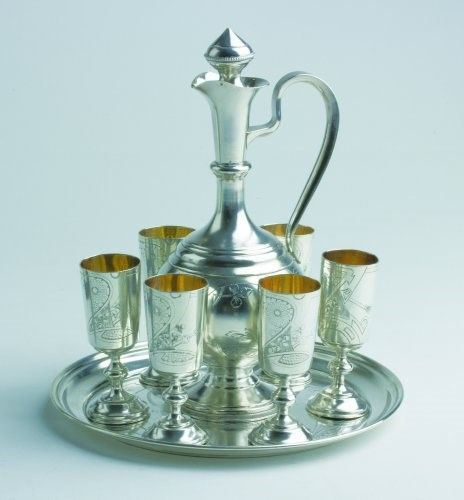 Set russo da Vodka in argento 875/1000  -  Mosca 1908-1917, argentiere Semenov ...  - Auction GIOIELLI, OROLOGI, ARGENTI, ANTICHI AVORI, ICONE E ALTRI OGGETTI D’ARTE E DA COLLEZIONE Tra i gioielli, un lascito ereditario posto all’incanto in favore dell’Istituto Sant’Antonio di Padova Basilica del Santo. - Bertolami Fine Art - Casa d'Aste