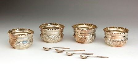 George Jackson &amp; David Fullerton : Four sterling silver English Victorian salt cellars  (London 1897-1898)  - Auction Silver, Ivory, Coral and Objects Art from important private collections - Bertolami Fine Art - Casa d'Aste