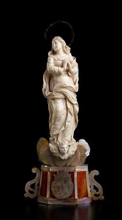 "Vergine Immacolata". Scultura in avorio - Bottega dei Tipa, Trapani, XVIII sec...  - Auction GIOIELLI, OROLOGI, ARGENTI, ANTICHI AVORI, ICONE E ALTRI OGGETTI D’ARTE E DA COLLEZIONE Tra i gioielli, un lascito ereditario posto all’incanto in favore dell’Istituto Sant’Antonio di Padova Basilica del Santo. - Bertolami Fine Art - Casa d'Aste