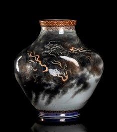 VASO SAGOMATO IN PORCELLANA POLICROMA CON DECORO DI DRAGO
Giappone, periodo Mei...  - Asta Arte asiatica e tribale - Bertolami Fine Art - Casa d'Aste