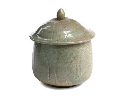 CONTENITORE CON COPERCHIO IN CERAMICA CON INVETRIATURA CÉLADON
Corea, dinastia ...  - Asta Arte Asiatica e Bonsai - Bertolami Fine Art - Casa d'Aste