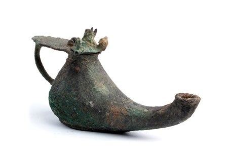 LAMPADA A OLIO IN BRONZO, CHERAGH
Iran, Khorasan, XII-XIII secolo.
...  - Auction Arte Asiatica e Tribale - Bertolami Fine Art - Casa d'Aste