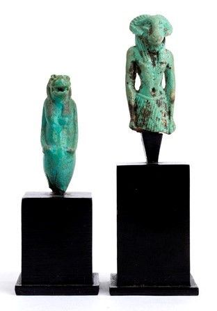 COPPIA DI AMULETI EGIZI IN FAIENCE: KHNOUM E THOUERIS
Periodo Tolemaico, fine I...  - Auction Archeologia: dalla Preistoria al Medioevo con una selezione di letteratura archeologica. - Bertolami Fine Art - Casa d'Aste