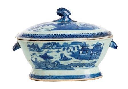 ZUPPIERA CON COPERCHIO IN PORCELLANA 'BIANCO E BLU'
Cina, dinastia Qing, inizio...  - Auction Arte Asiatica e Bonsai - Bertolami Fine Art - Casa d'Aste