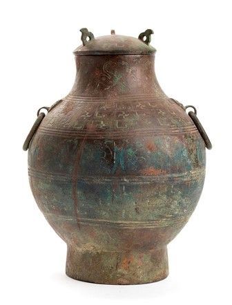 VASO RITUALE DA VINO CON COPERCHIO IN BRONZO, HU
Cina, fine dinastia Zhou Orien...  - Auction Dai bronzi arcaici cinesi alla pittura indonesiana e vietnamita del novecento - Bertolami Fine Art - Casa d'Aste