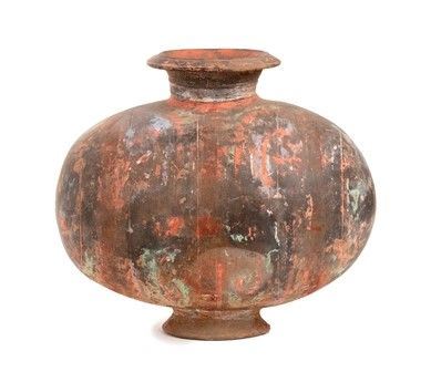 VASO OVALE IN CERAMICA DIPINTA, JIANXINGHU 
Cina, dinastia Han 
...  - Auction Dai bronzi arcaici cinesi alla pittura indonesiana e vietnamita del novecento - Bertolami Fine Art - Casa d'Aste