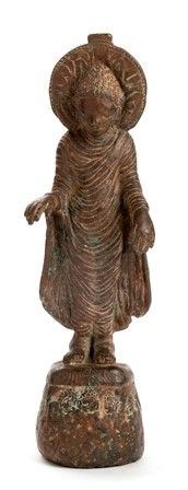 BUDDHA STANTE IN BRONZO
Thailandia, XVIII secolo
...  - Auction Dai bronzi arcaici cinesi alla pittura indonesiana e vietnamita del novecento - Bertolami Fine Art - Casa d'Aste