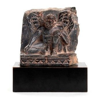 ATLANTE ALATO IN SCISTO 
Regione del Gandhara, III-IV secolo

...  - Asta Dai bronzi arcaici cinesi alla pittura indonesiana e vietnamita del novecento - Bertolami Fine Art - Casa d'Aste