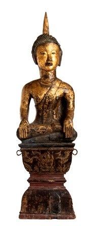 BUDDHA IN LEGNO LACCATO E DORATO
Laos, XIX secolo

...