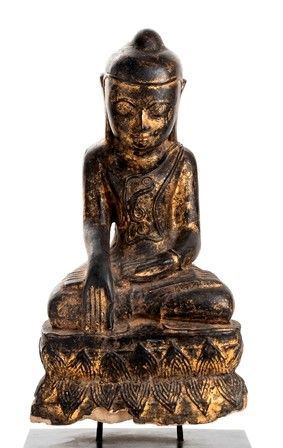 BUDDHA IN LEGNO CON TRACCE DI DORATURA
Birmania, XIX secolo

...  - Auction Dai bronzi arcaici cinesi alla pittura indonesiana e vietnamita del novecento - Bertolami Fine Art - Casa d'Aste