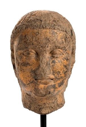 TESTA MASCHILE IN SCISTO CON TRACCE DI DORATURA
Regione del Gandhara, III-IV se...  - Asta Dai bronzi arcaici cinesi alla pittura indonesiana e vietnamita del novecento - Bertolami Fine Art - Casa d'Aste