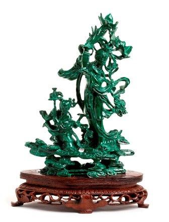 Gruppo con figure femminile in malachite, Cina XX secolo...  - Asta Dai bronzi arcaici cinesi alla pittura indonesiana e vietnamita del novecento - Bertolami Fine Art - Casa d'Aste