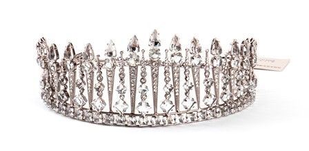 SHARRA PAGANO
TIARA IN METALLO ARGENTATO E STRASS
Inizio anni 90...  - Asta Fashion & Luxury - Militaria e Ordini Cavallereschi - Memorabilia e Fotografia Antica - Bertolami Fine Art - Casa d'Aste