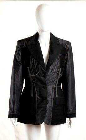 JEAN PAUL GAULTIER FEMME
GIACCA IN TESSUTO
Anni ‘90...  - Auction Fashion & Luxury - Militaria e Ordini Cavallereschi - Memorabilia e Fotografia Antica - Bertolami Fine Art - Casa d'Aste