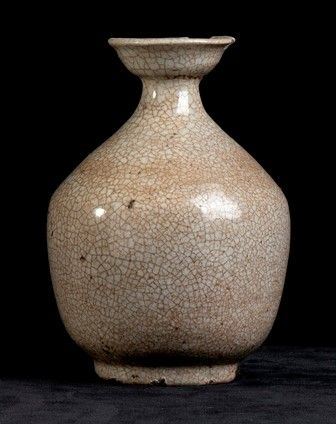 BOTTIGLIA IN CERAMICA INVETRIATA
Corea, dinastia Joseon, XIX secolo...  - Auction Arte Asiatica e Bonsai - Bertolami Fine Art - Casa d'Aste