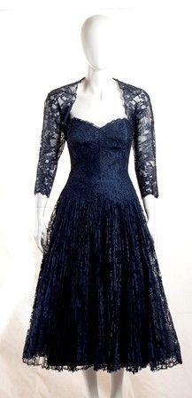 GATTINONI
COMPLETO IN PIZZO
Anni ‘50...  - Auction Fashion & Luxury - Militaria e Ordini Cavallereschi - Memorabilia e Fotografia Antica - Bertolami Fine Art - Casa d'Aste