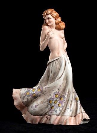 FANCIULLA CHE CORRE scultura
...  - Auction Arti Decorative del '900 - Bertolami Fine Art - Casa d'Aste