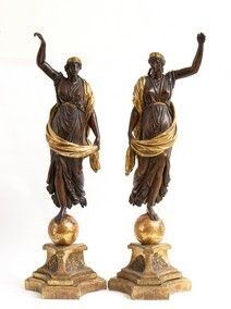 MANIFATTURA NEOCLASSICA ITALIANA - Coppia di sculture raffiguranti Venere su globo...