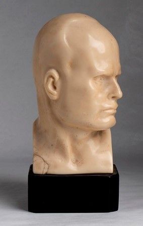 Piccolo busto di Benito Mussolini in avoriolina...  - Asta Fashion & Luxury, Gioielli, Memorabilia, Militaria, Medaglie e Ordini Cavallereschi - Bertolami Fine Art - Casa d'Aste