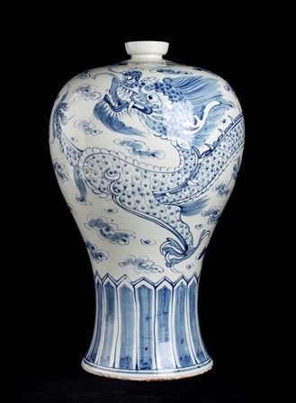 GRANDE VASO IN PORCELLANA 'BIANCO E BLU' CON DECORO DI DRAGO, MAEBYEONG
Corea, ...