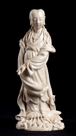 SCULTURA DI GUANYIN IN PORCELLANA 'BLANC DE CHINE'
Cina, probabilmente periodo ...  - Auction Arte Asiatica e Bonsai - Bertolami Fine Art - Casa d'Aste