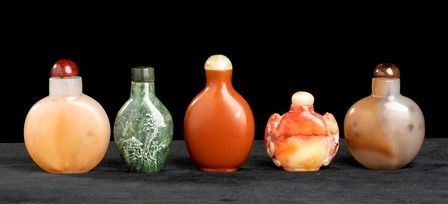 CINQUE SNUFF BOTTLES IN PIETRA
Cina, XX secolo...  - Asta Arte Asiatica e Bonsai - Bertolami Fine Art - Casa d'Aste