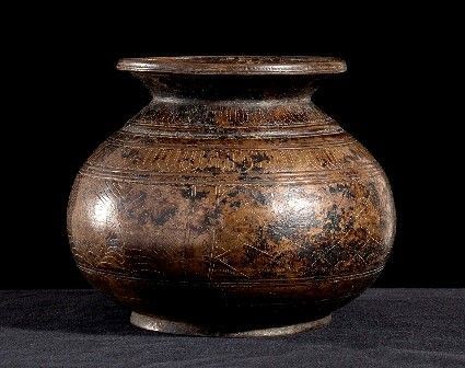 VASO GLOBULARE IN BRONZO
India (?), XIX secolo...  - Auction Arte Asiatica e Bonsai - Bertolami Fine Art - Casa d'Aste