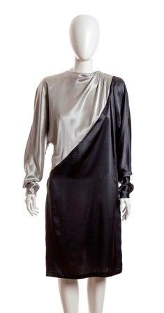 KRIZIA
100%  viscose woman dress. Mass production...  - Auction Fashion & Luxury, Gioielli, Memorabilia, Militaria, Medaglie e Ordini Cavallereschi - Bertolami Fine Art - Casa d'Aste