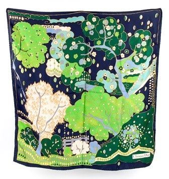 CHRISTIAN DIOR
100% silk scarf. Mass Production...