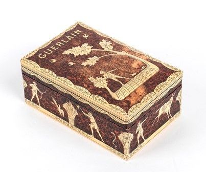 MITSUOKO GUERLAIN
FLACONE IN CRISTALLO
Fine anni ‘40...  - Auction Fashion & Luxury, Gioielli, Memorabilia, Militaria, Medaglie e Ordini Cavallereschi - Bertolami Fine Art - Casa d'Aste