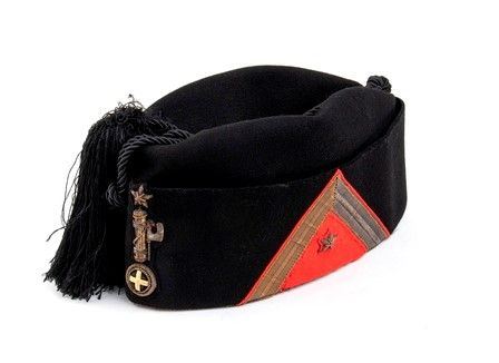 Italia, Regno.  Fez da primo seniore comandante di legione

...  - Auction Fashion & Luxury, Gioielli, Memorabilia, Militaria, Medaglie e Ordini Cavallereschi - Bertolami Fine Art - Casa d'Aste