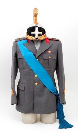 Italia, Regno, Uniforme con elmo da ufficiale del Rgt. Piemonte Reale Cavalleri...  - Auction Fashion & Luxury, Gioielli, Memorabilia, Militaria, Medaglie e Ordini Cavallereschi - Bertolami Fine Art - Casa d'Aste