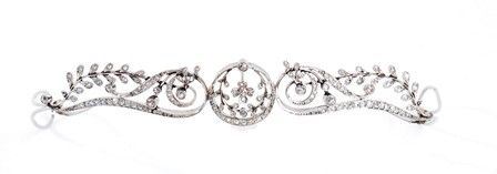 Diadema in platino...  - Auction Fashion & Luxury, Gioielli, Memorabilia, Militaria, Medaglie e Ordini Cavallereschi - Bertolami Fine Art - Casa d'Aste