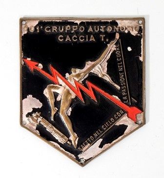 Italia RSI, scudetto da braccio ANR del 101° gruppo caccia terrestre...  - Asta Fashion & Luxury, Gioielli, Memorabilia, Militaria, Medaglie e Ordini Cavallereschi - Bertolami Fine Art - Casa d'Aste