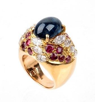 Boucheron, anello in oro giallo con zaffiro cabochon...  - Asta Fashion & Luxury, Gioielli, Memorabilia, Militaria, Medaglie e Ordini Cavallereschi - Bertolami Fine Art - Casa d'Aste