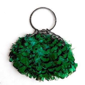 BORSA IN PIUME VERDI E NERE CON CHIUSURA BRACCIALE IN FILIGRANA DI FERRO E ONIC...  - Auction Fashion & Luxury, Gioielli, Memorabilia, Militaria, Medaglie e Ordini Cavallereschi - Bertolami Fine Art - Casa d'Aste