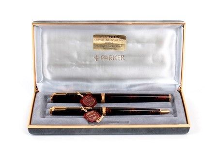 Parker, penna a sfera e penna stilografica, pennino in oro 18k...  - Auction GIOIELLI, OROLOGI, ARGENTI, ANTICHI AVORI, ICONE E ALTRI OGGETTI D’ARTE E DA COLLEZIONE Tra i gioielli, un lascito ereditario posto all’incanto in favore dell’Istituto Sant’Antonio di Padova Basilica del Santo. - Bertolami Fine Art - Casa d'Aste