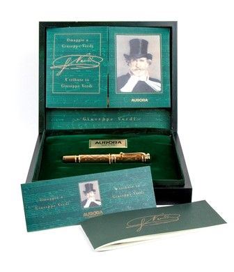 Aurora 929, Giuseppe Verdi 200° anniversario, penna stilografica, pennino in or...  - Asta GIOIELLI, OROLOGI, ARGENTI, ANTICHI AVORI, ICONE E ALTRI OGGETTI D’ARTE E DA COLLEZIONE Tra i gioielli, un lascito ereditario posto all’incanto in favore dell’Istituto Sant’Antonio di Padova Basilica del Santo. - Bertolami Fine Art - Casa d'Aste