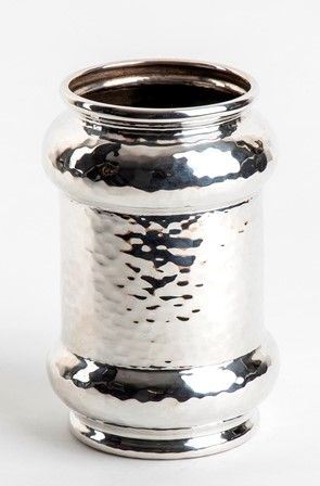 Vaso in argento  ...  - Asta GIOIELLI, OROLOGI, ARGENTI, ANTICHI AVORI, ICONE E ALTRI OGGETTI D’ARTE E DA COLLEZIONE Tra i gioielli, un lascito ereditario posto all’incanto in favore dell’Istituto Sant’Antonio di Padova Basilica del Santo. - Bertolami Fine Art - Casa d'Aste