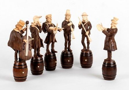 Banda Tedesca di musicisti
in avorio e legno - 1880 circa...  - Auction GIOIELLI, OROLOGI, ARGENTI, ANTICHI AVORI, ICONE E ALTRI OGGETTI D’ARTE E DA COLLEZIONE Tra i gioielli, un lascito ereditario posto all’incanto in favore dell’Istituto Sant’Antonio di Padova Basilica del Santo. - Bertolami Fine Art - Casa d'Aste