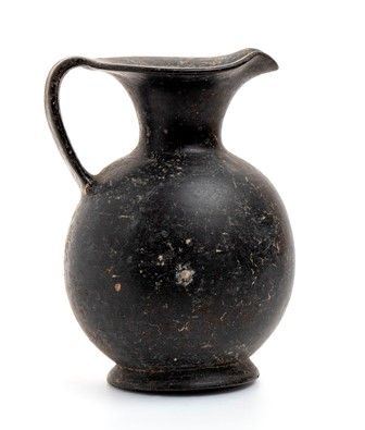 OINOCHOE TRILOBATA ETRUSCA IN BUCCHERO
Fine del VII - inizi del VI secolo a.C....  - Asta Archeologia: dalla Preistoria al Medioevo con una selezione di letteratura archeologica. - Bertolami Fine Art - Casa d'Aste