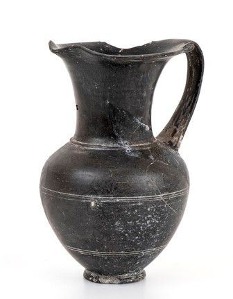 OINOCHOE TRILOBATA ETRUSCA IN BUCCHERO
Fine del VII - inizi del VI secolo a.C....  - Asta Archeologia: dalla Preistoria al Medioevo con una selezione di letteratura archeologica. - Bertolami Fine Art - Casa d'Aste