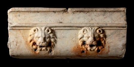 FONTANA IN MARMO CON TESTE DI LEONI
I secolo a.C. - I secolo d.C....  - Asta Archeologia: dalla Preistoria al Medioevo con una selezione di letteratura archeologica. - Bertolami Fine Art - Casa d'Aste