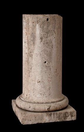 FUSTO DI COLONNA IN TRAVERTINO
XVIII secolo...  - Asta Archeologia: dalla Preistoria al Medioevo con una selezione di letteratura archeologica. - Bertolami Fine Art - Casa d'Aste