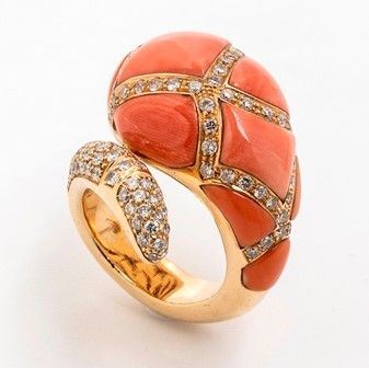 Anello con corallo Cerasuolo e diamanti...