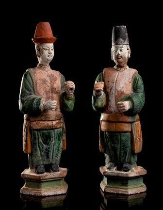 DUE FIGURE DI DIGNITARI IN TERRACOTTA DIPINTA
Cina, stile della dinastia Ming...  - Asta Arte Asiatica e Tribale - Bertolami Fine Art - Casa d'Aste