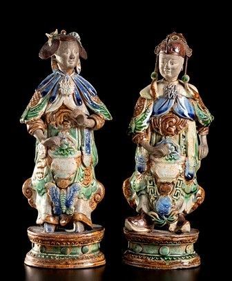 DUE FIGURE IN CERAMICA INVETRIATA DI SHIWAN
Cina, inizio del XX secolo...